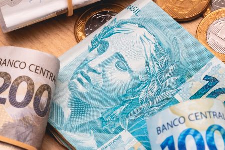 Caixa libera abono salarial para nascidos em setembro e outubro
