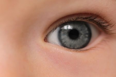 Cartilha sobre saúde ocular na infância orienta pais e professores