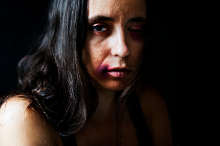 Relatório aponta média de 12 mulheres vítimas de violência por dia