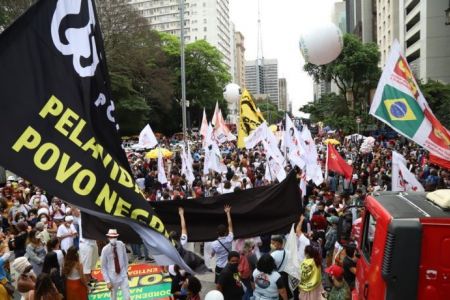 Fora Bolsonaro racista foi o grito do Dia da Consciência Negra em todo o país   
