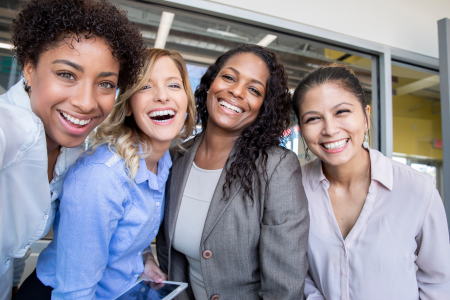 Mulheres ampliam presença no mercado de trabalho e buscam mais oportunidades e igualdade salarial