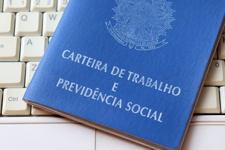 Brasil cria mais de 85 mil empregos formais em abril e acumula quase 700 mil vagas no ano