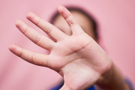 Violência digital contra mulheres cresce 188% em um ano e acende alerta para novos tipos de agressão