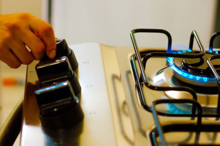 Gás do povo completa 1 ano com apoio de 93% da população