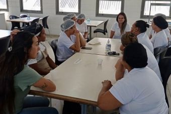 Visita aos trabalhadores da empresa Sapore na unidade InterCement em Apiaí.